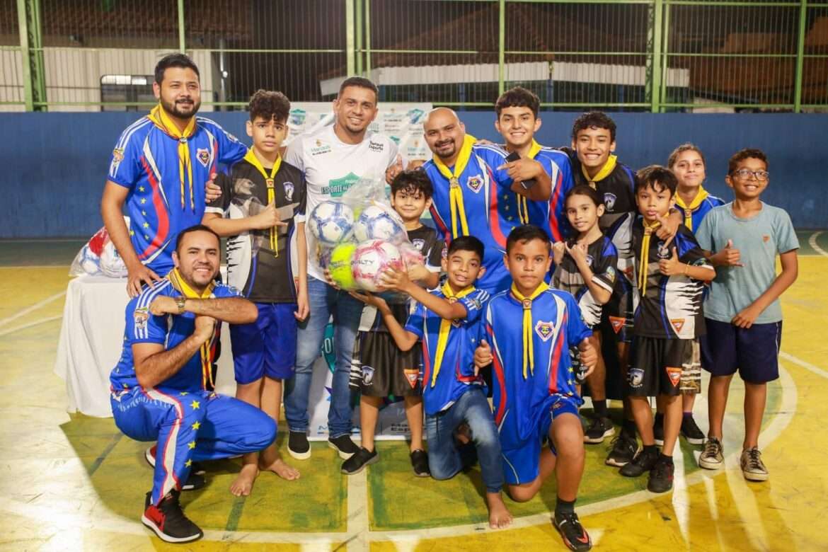 Prefeitura de Manaus entrega equipamentos do ‘Esporte na Comunidade’ para projetos no bairro Compensa