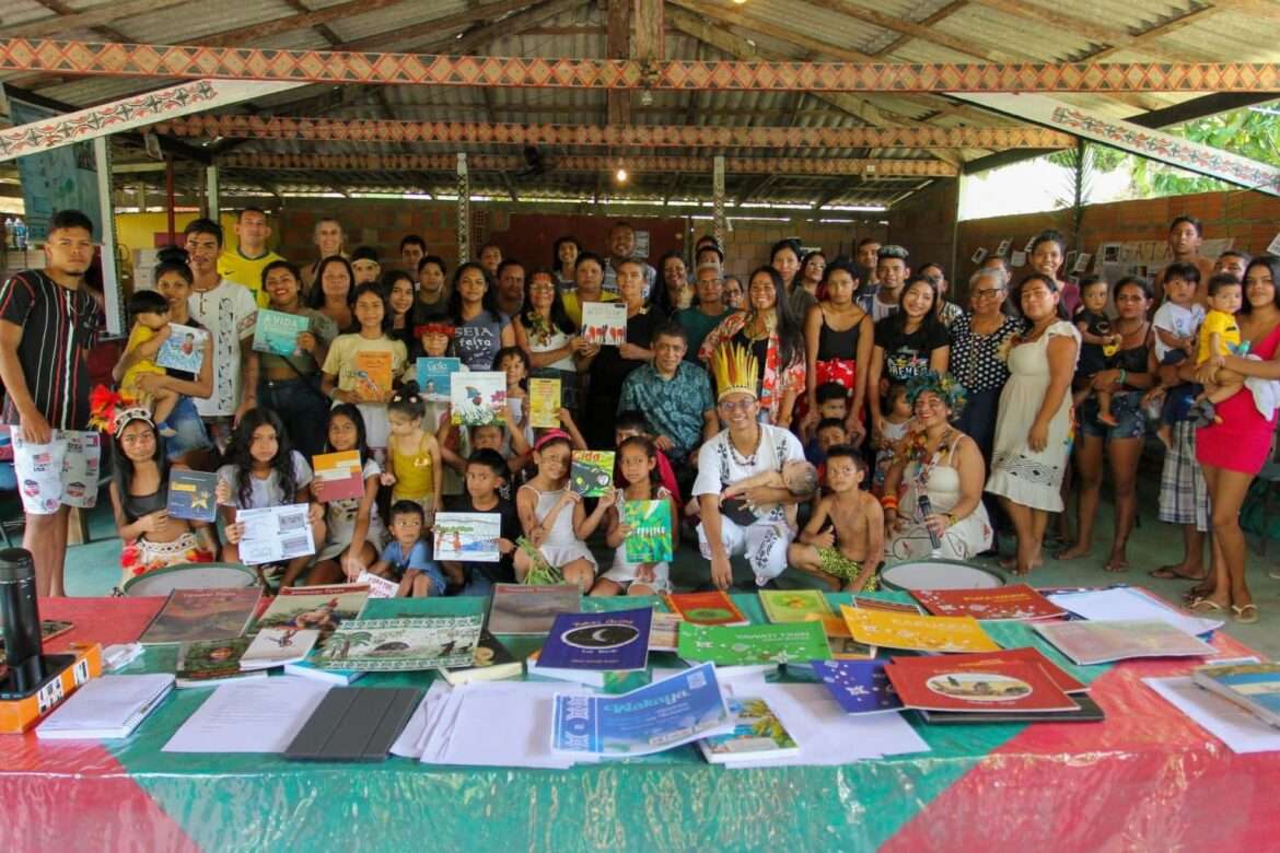 Prefeitura estimula literatura indígena em comunidade Kokama na área rural de Manaus