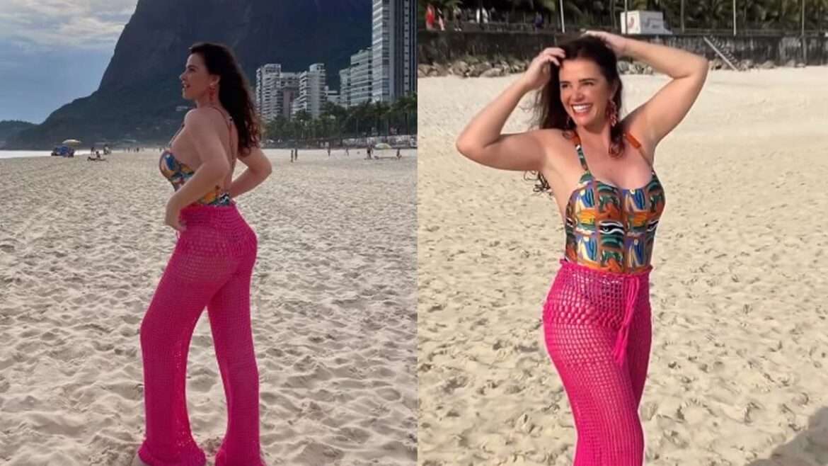 Aos 58 anos, Luma de Oliveira surge de maiô na praia e corpão impressiona