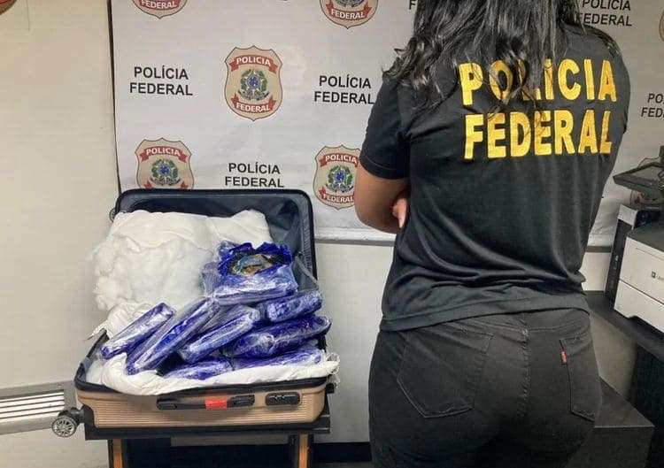 Sono pesado: homem é preso com 16 kg de maconha escondido em travesseiro