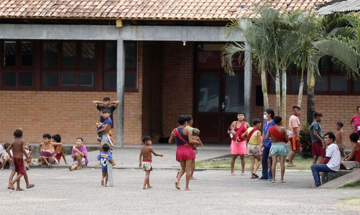 Governo instala antenas para prover internet na terra Yanomami