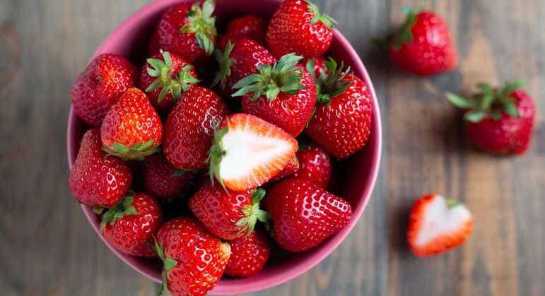 Comer uma xícara de morangos por dia colabora com a saúde do coração, aponta estudo