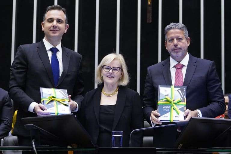 Rosa Weber afirma que ataques fortaleceram harmonia entre os Poderes