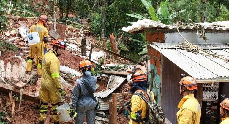 Sobe para 64 o número de mortes causadas pelo temporal no litoral norte de SP no 8° dia de buscas