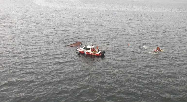 Naufrágio na baía de Guanabara deixa três mortos, e cinco pessoas continuam desaparecidas