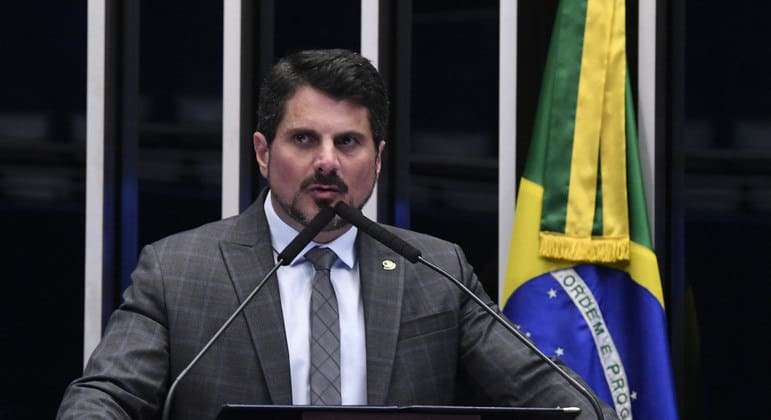 Senador Marcos do Val anuncia que vai deixar a política