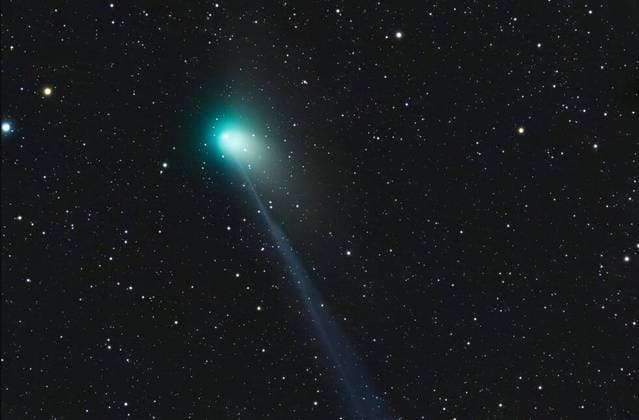 Cometa, descobertas em Marte e galáxia gigante: veja as melhores fotos do espaço desta semana