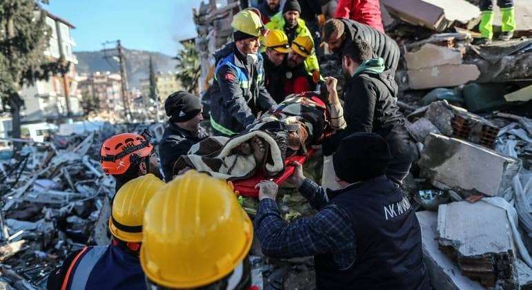 Terremoto na Turquia e Síria: socorristas resgatam mais de 9.000 de escombros perto do 'prazo final'