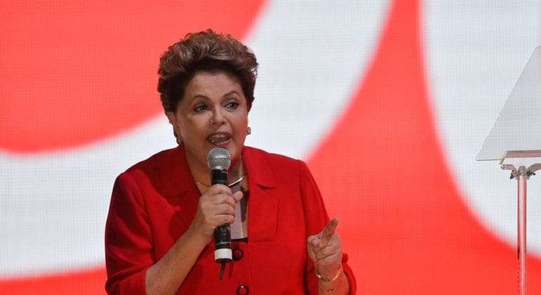 Tentando vaga no banco dos Brics, Dilma faz reuniões com ministros dos países do bloco