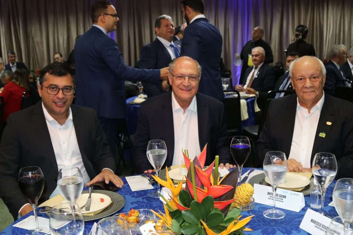Alckmin garante manter competitividade da ZFM em visita a Manaus