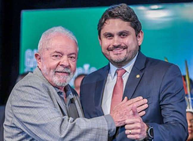 O ministro das Comunicações informou também que a expansão do 5G no país esteve na pauta do encontro com Lula. "Falamos de expansão do 5G, de conectividade em escolas e ações do Norte e do Nordeste Conectado. Boa notícia: ainda neste mês, o presidente @LulaOficial e eu vamos inaugurar a Infovia 01, entre as cidades de Manaus e Santarém, ampliando o acesso à internet na Região Amazônica". 