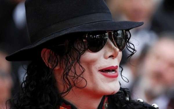 Legista dos famosos que denunciou morte de Michael Jackson morre nos EUA