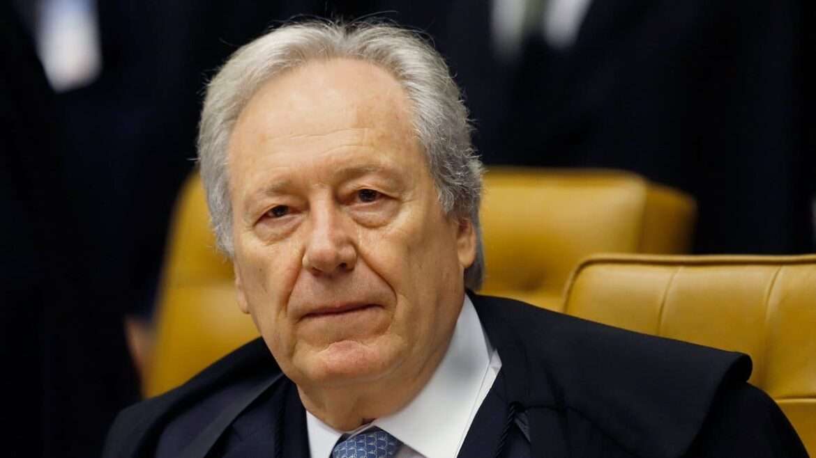 Ministro Ricardo Lewandowski anuncia que se aposentará em 11 de abril