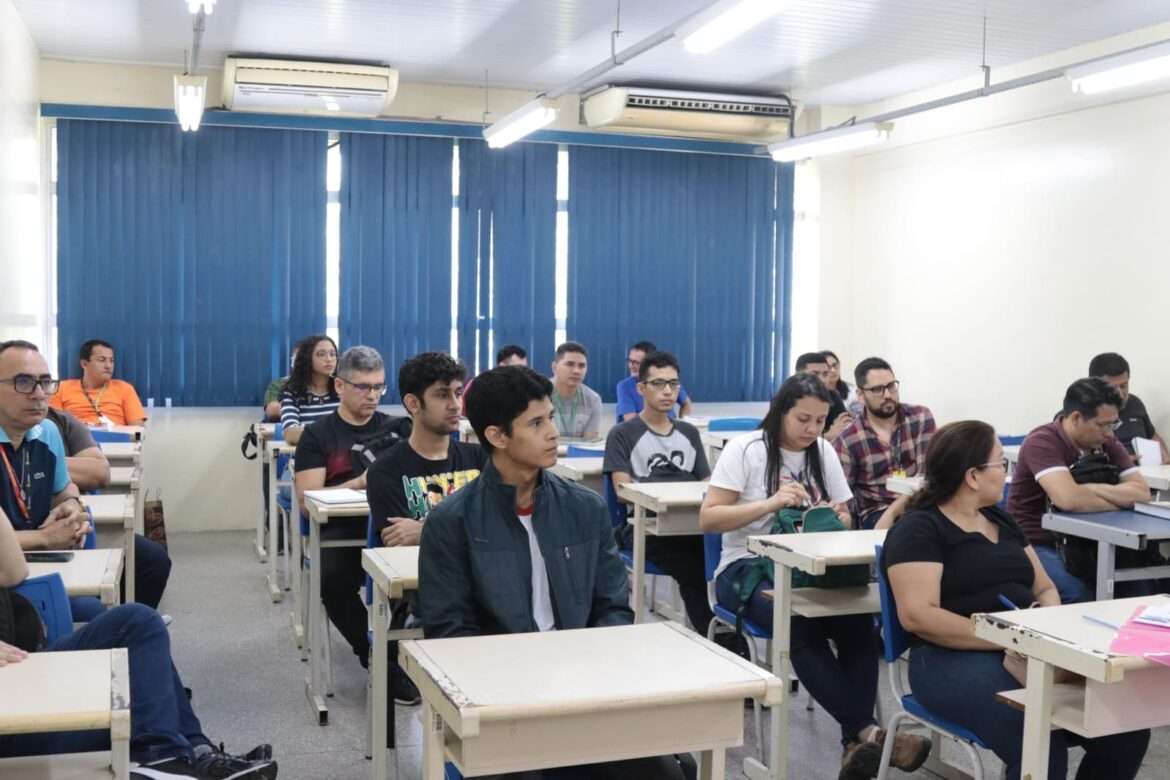 Bairro Santa Etelvina recebe novos postes, transformador e rede elétrica