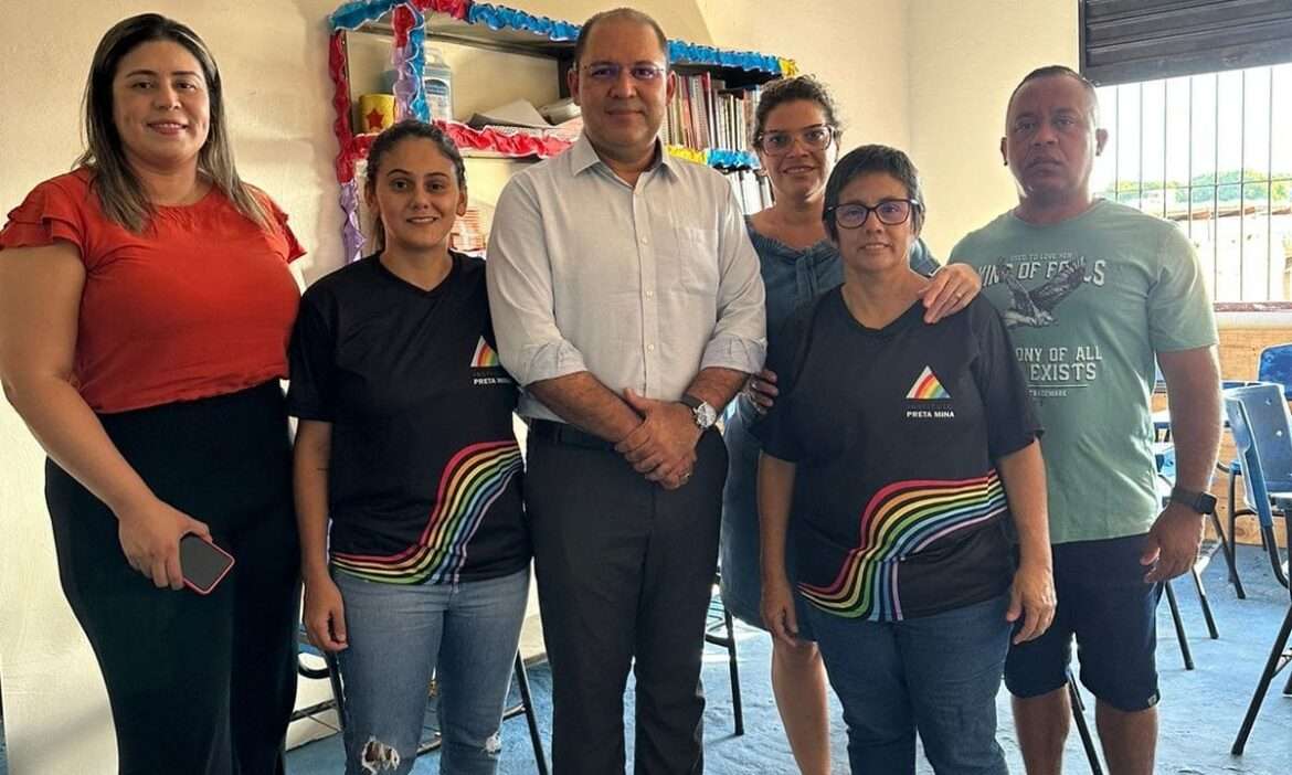 Rosivaldo Cordovil visita instituto que auxilia crianças no bairro Educandos