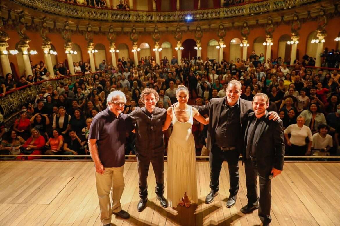 Teatro Amazonas recebe pré-estreia de “Rio do Desejo”, filme gravado na Amazônia