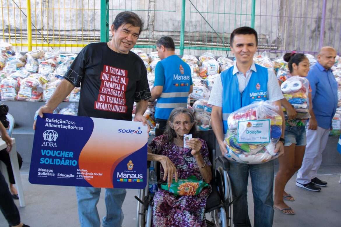 Prefeitura de Manaus e Adra realizam entrega de benefícios a famílias atingidas por fortes chuvas