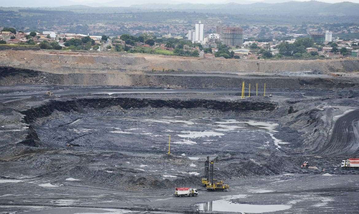 Relatório diz que mineração viveu "anos dourados" no governo Bolsonaro