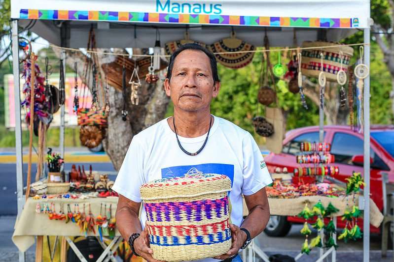 Prefeitura de Manaus promove feira na Ponta Negra para comemorar Dia do Artesão