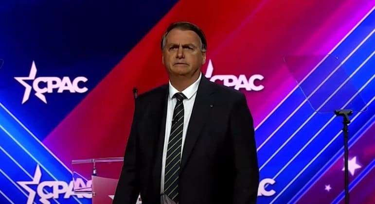 Bolsonaro afirma que pretende voltar ao Brasil ainda em março