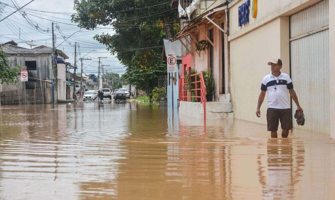 Com milhares sem abrigo, Rio Branco deve sofrer com mais chuvas fortes