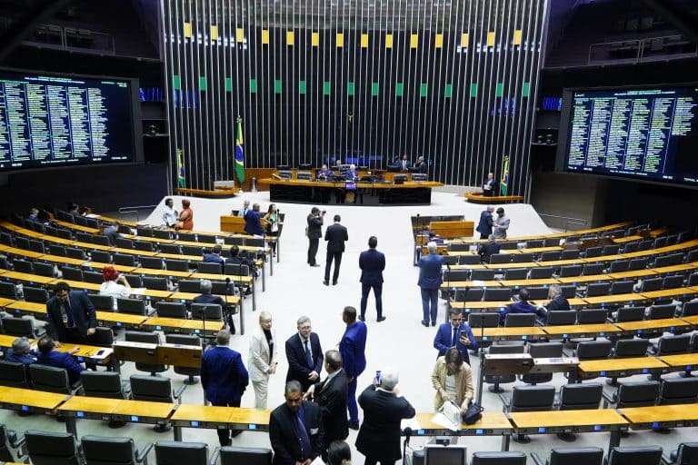 Deputados podem votar hoje o projeto que cria o programa Crédito da Mulher