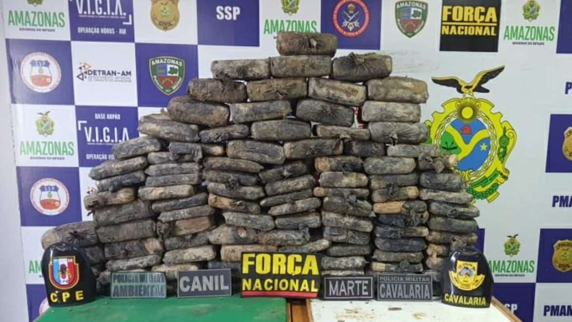 Base arpão policiais prendem dupla com 141 quilos de skunk