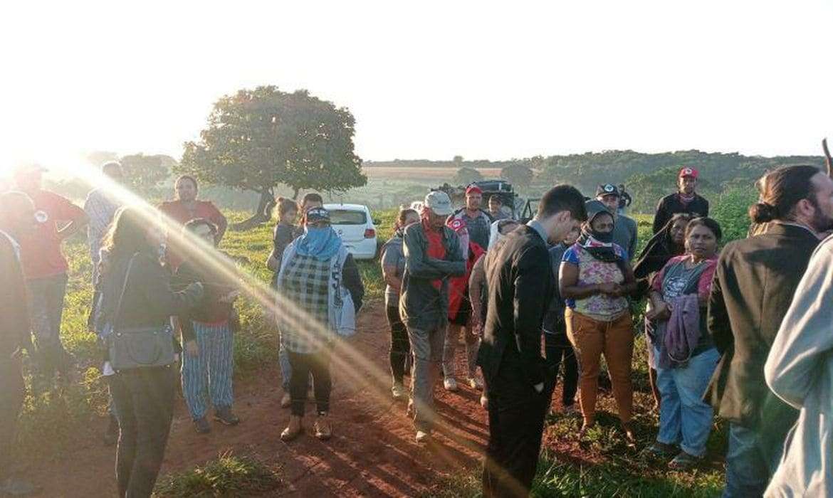 Mulheres do Movimento sem Terra ocupam fazenda em Goiás