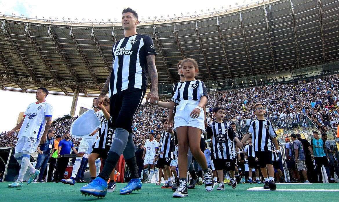 Copa do Brasil: Botafogo e Brasiliense duelam em clima de decisão