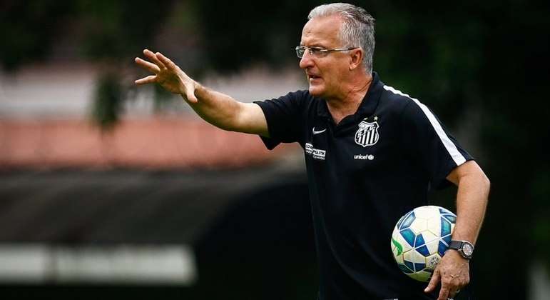 Eliminação do Paulista traz medo de rebaixamento no Brasileiro. Endividado, Santos já cogita Dorival Júnior. E vender Ângelo