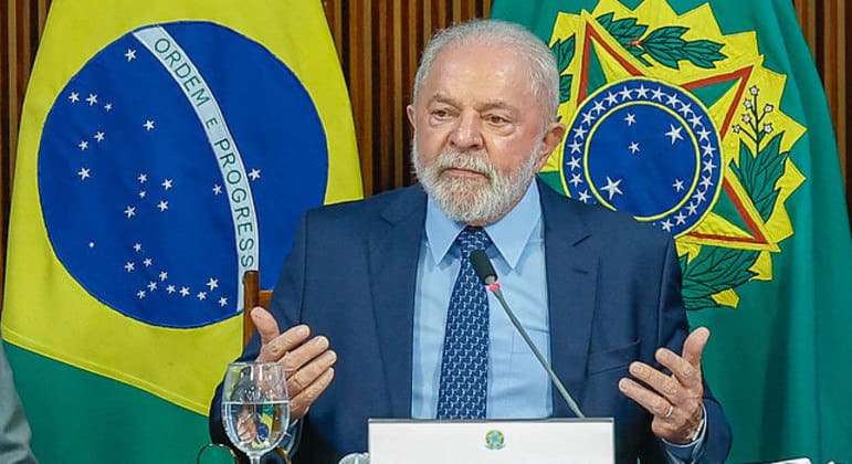 Diagnosticado com pneumonia, Lula cancela agendas e adia viagem à China