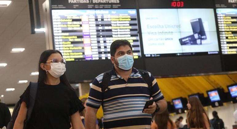 Anvisa acaba com exigência de máscaras em aviões e aeroportos