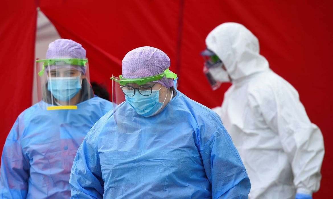 Em três anos de pandemia de covid-19, ciência e vírus evoluíram