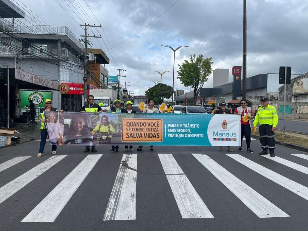 Prefeitura de Manaus lembra Dia Municipal de Combate a Acidentes de Trânsito com ação educativa na zona Leste
