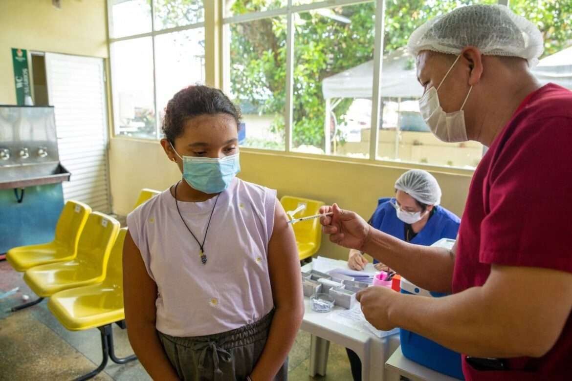 Prefeitura de Manaus disponibiliza a vacina contra a Covid-19 em nove endereços neste sábado (18)