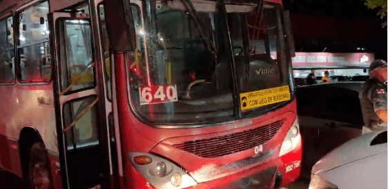 Urgente: Passageiro morre após ser baleado por assaltante de ônibus na linha 640