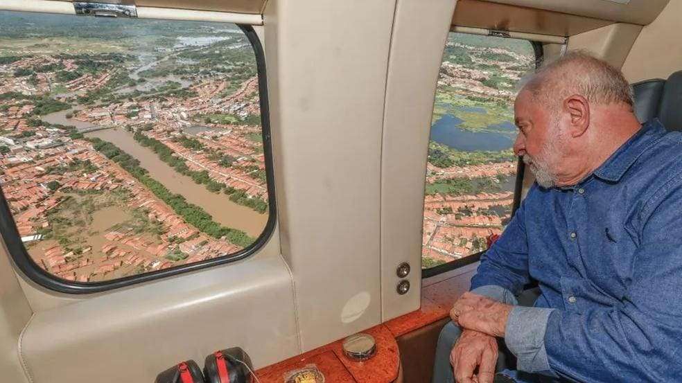 Presidente Lula sobrevoa áreas atingidas pela chuva no Maranhão