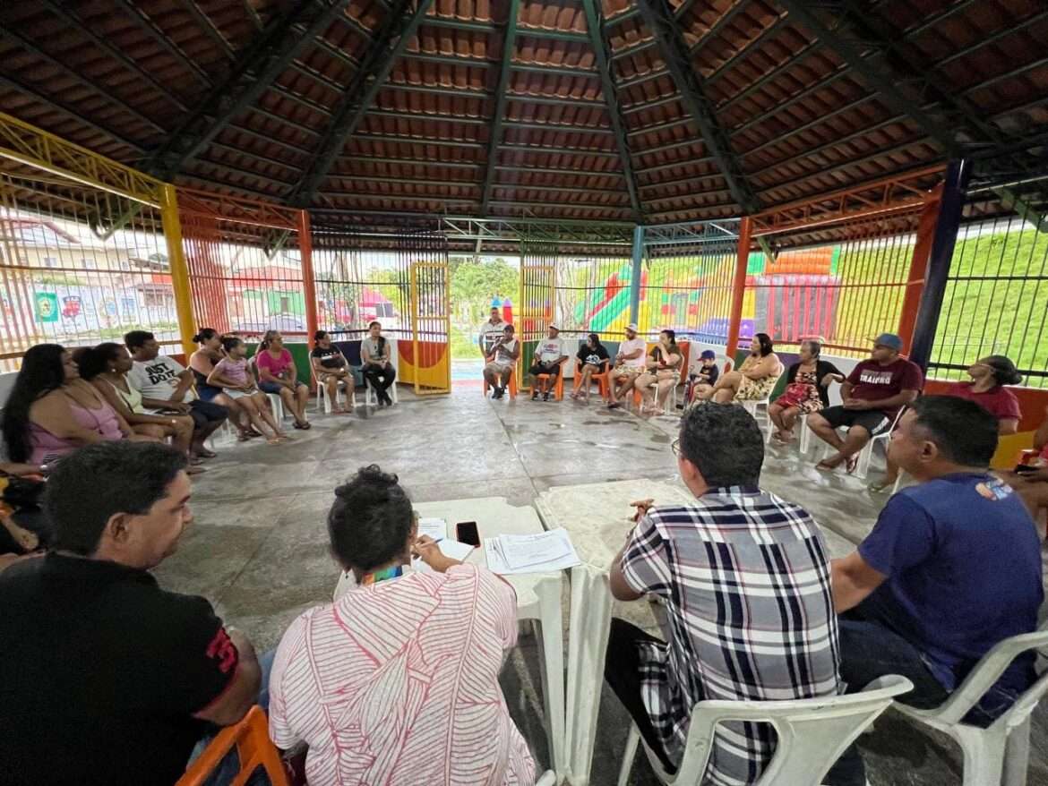 Prefeitura de Manaus regulariza vendedores informais da praça de Petrópolis