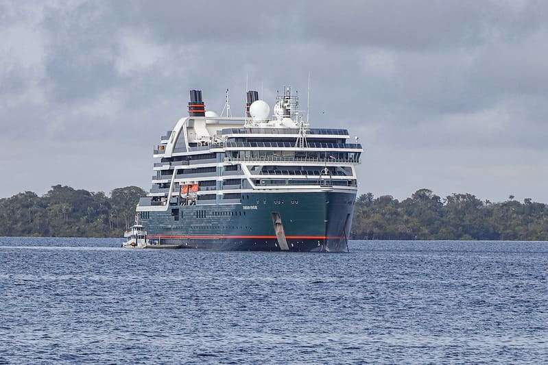 Manaus recebe navio com mais de 300 turistas