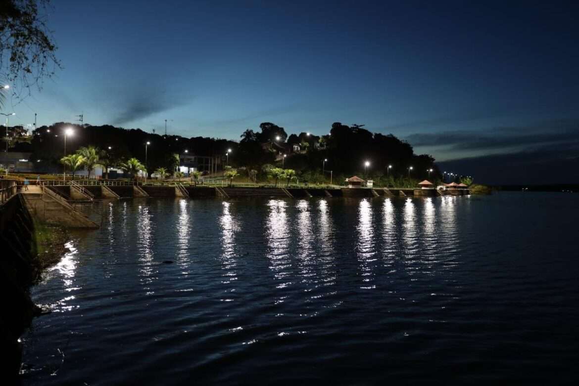 Governo do Amazonas entrega quase mil novos pontos de LED para a iluminação pública de Silves