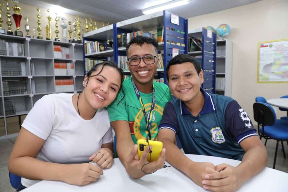 Estudantes na zona centro-oeste de Manaus produzem podcast sobre literatura amazonense