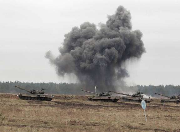 Tropas da Otan simulam ataque com tanques a menos de 200 km da fronteira de aliada da Rússia