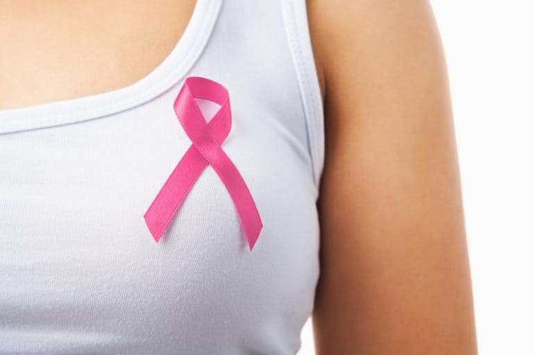 Lei garante troca de implante mamário para paciente de câncer em caso de complicação