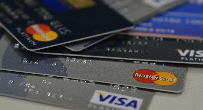 Governo discute com bancos juros do rotativo do cartão de crédito