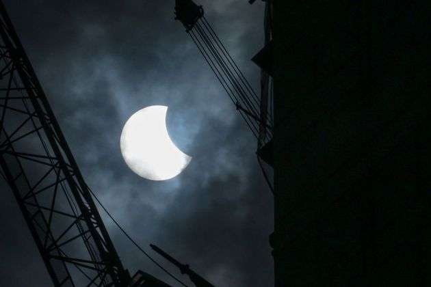 Brasileiros não viram eclipse solar raro que encantou milhares de pessoas mundo afora