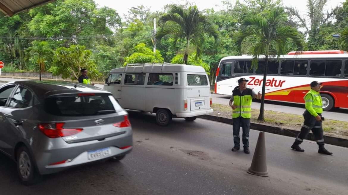 Prefeitura faz operação para fiscalizar transporte público de Manaus