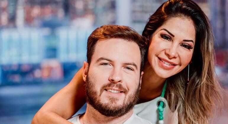 Maíra Cardi e Thiago Nigro ficam noivos menos de dois meses após assumirem namoro