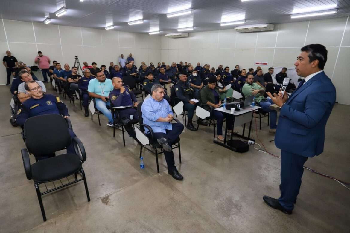 Guarda Municipal de Manaus recebe orientações sobre posse e porte de arma de fogo