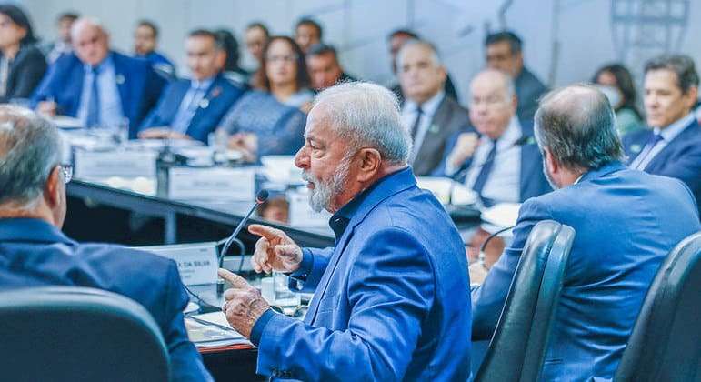 Lula reúne ministros, governadores e autoridades para discutir ataques em escolas
