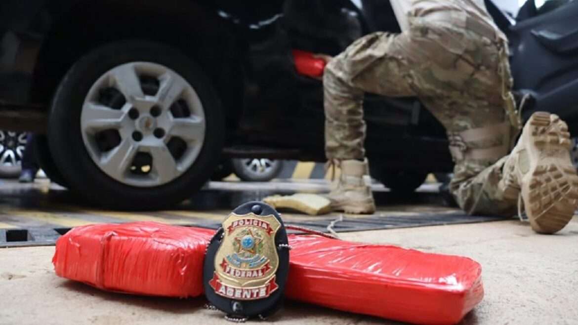 PF apreende quase 10kg de drogas em carro na rota Manaus-Belém